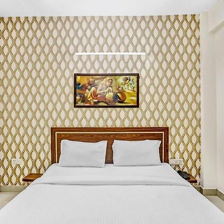 Hotel Noida Continental At Noida City Center Exteriör bild