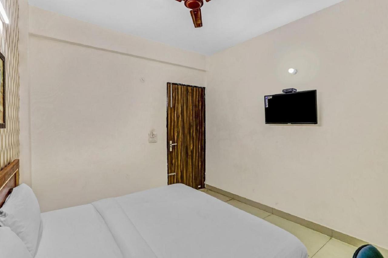Hotel Noida Continental At Noida City Center Exteriör bild