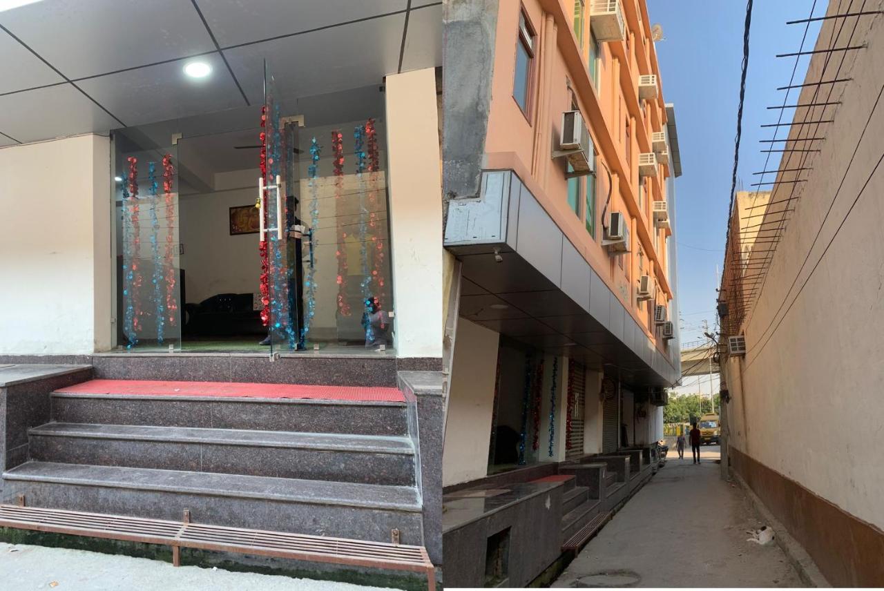 Hotel Noida Continental At Noida City Center Exteriör bild