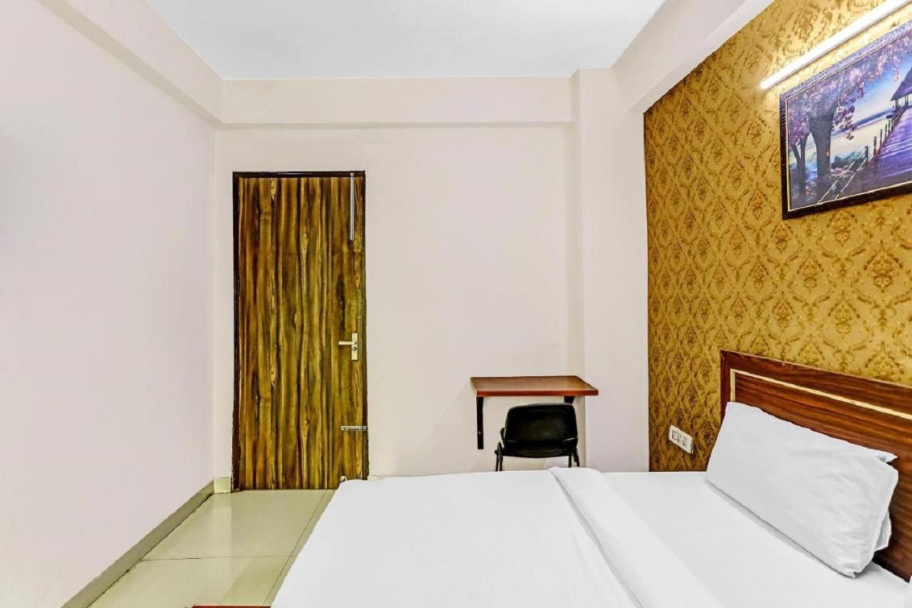 Hotel Noida Continental At Noida City Center Exteriör bild